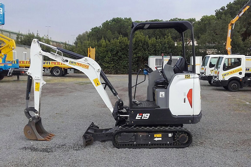 noleggio miniescavatore bobcat 18 qli
